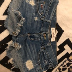 Size 3 hollister shorts.